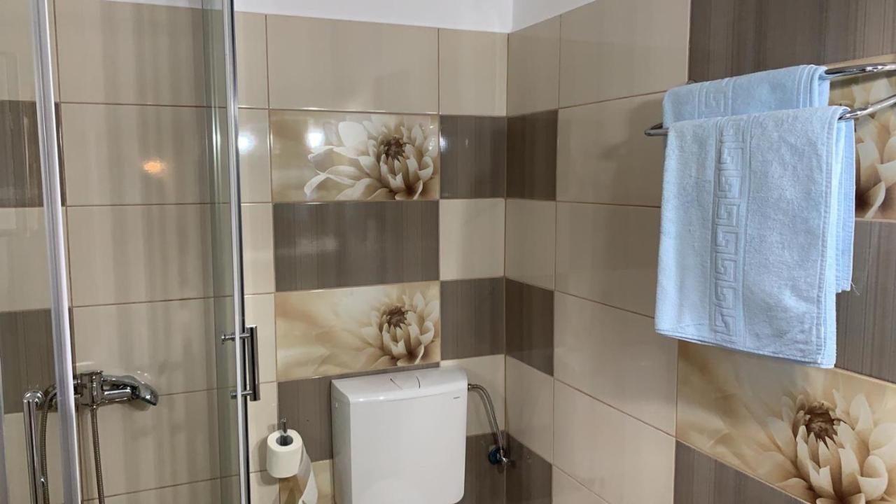 Pensiunea Flora Piatra Neamt Bagian luar foto