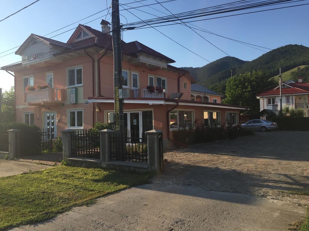 Pensiunea Flora Piatra Neamt Bagian luar foto