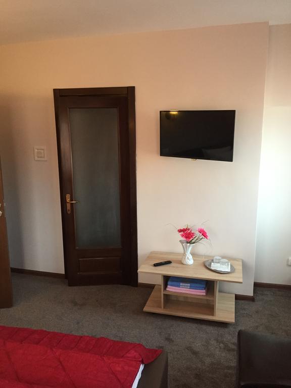 Pensiunea Flora Piatra Neamt Bagian luar foto