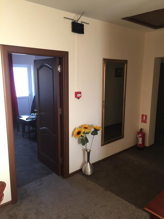 Pensiunea Flora Piatra Neamt Bagian luar foto