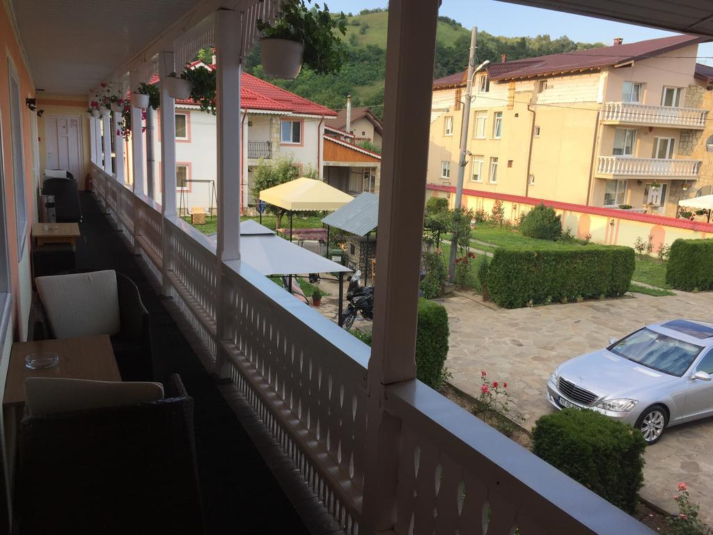 Pensiunea Flora Piatra Neamt Bagian luar foto