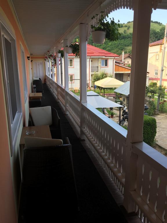 Pensiunea Flora Piatra Neamt Bagian luar foto